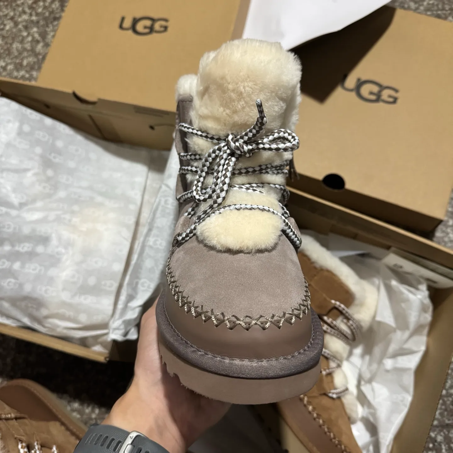 Self-pickup💰640 UGG Classic Novelty Split Cow Leather Round Toe Thick Sole Short Tube Snow Boots Women’s Reindeer Brown Arrive❗️